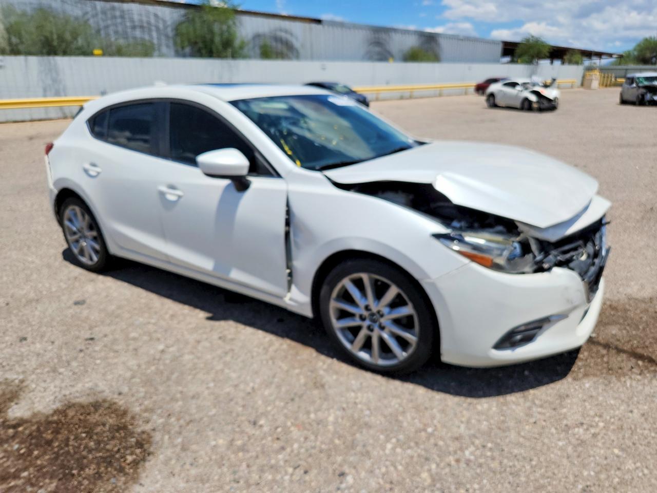 2017 Mazda 3 Grand Touring - Фото 4