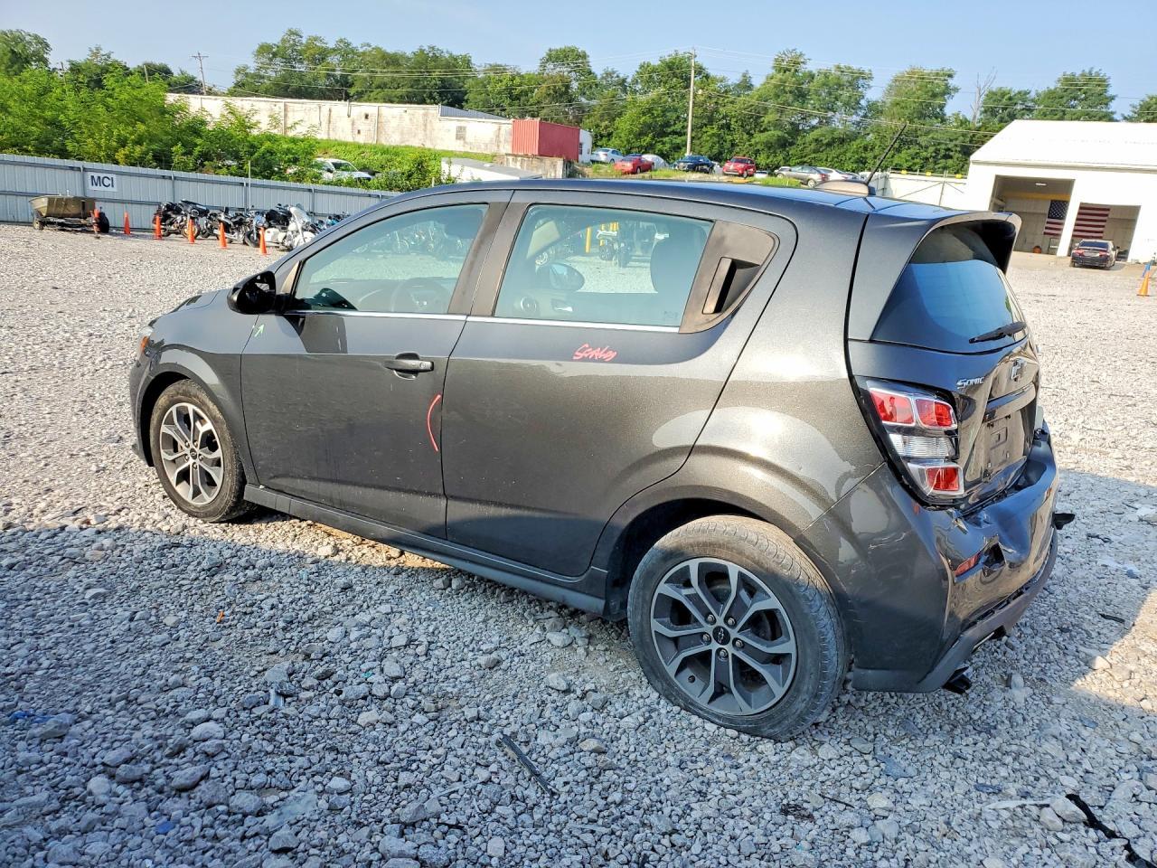 2019 Chevrolet Sonic Lt - Фото 2