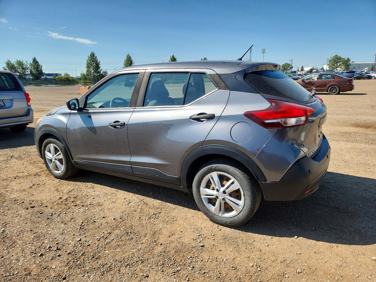 2020 Nissan Kicks S - Фото 2