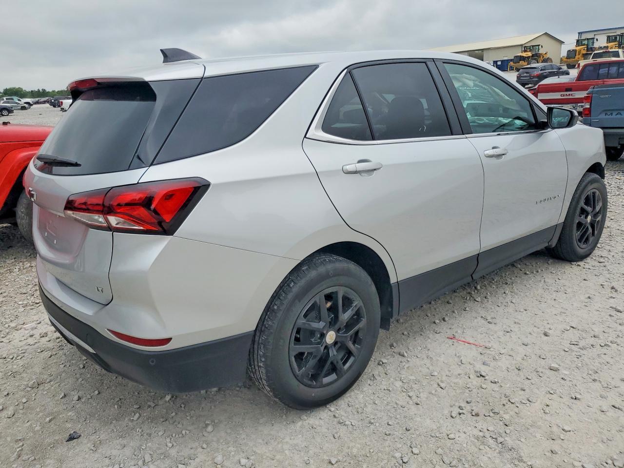 2022 Chevrolet Equinox - Image 3