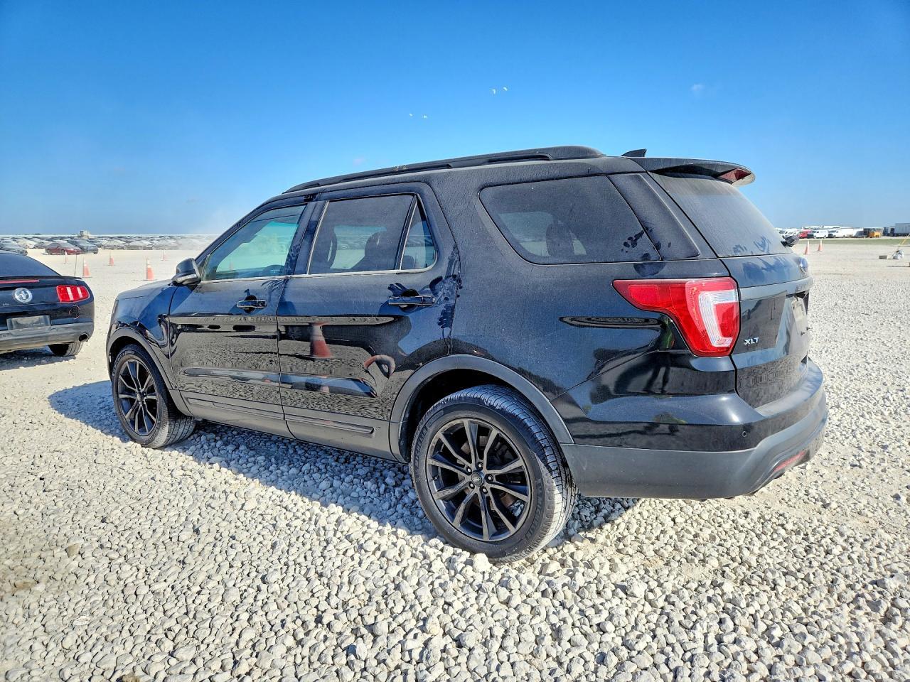 2017 Ford Explorer Xlt - Фото 2