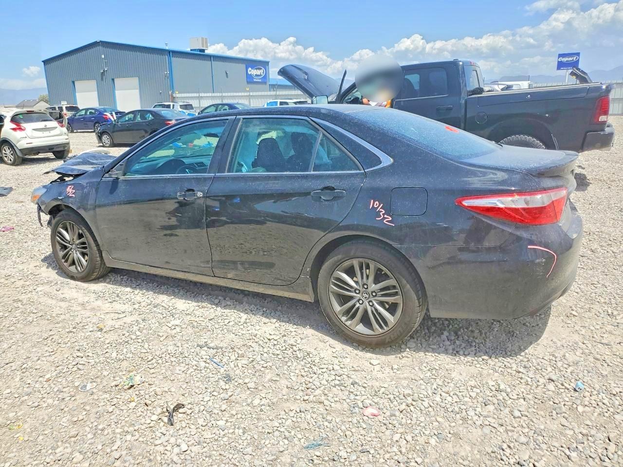 2016 Toyota Camry Se - Image 2