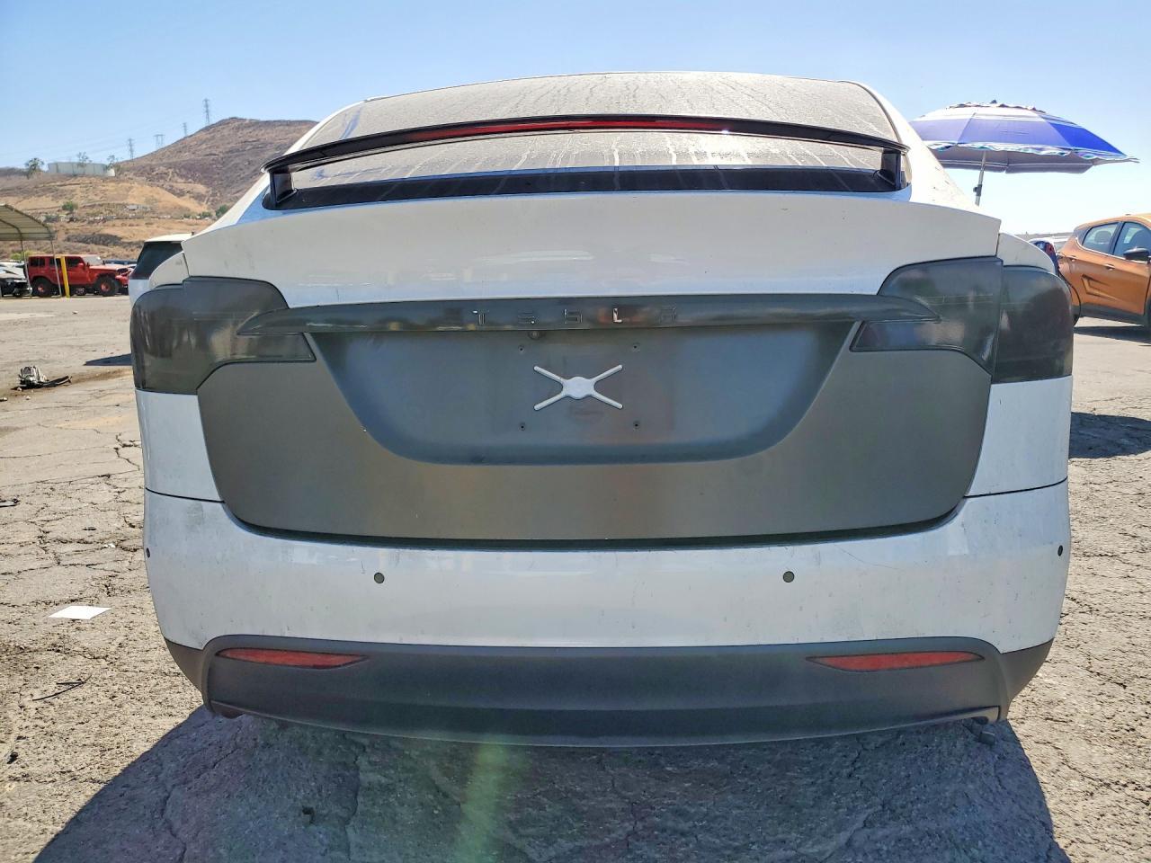 2020 Tesla Model X - Фото 6