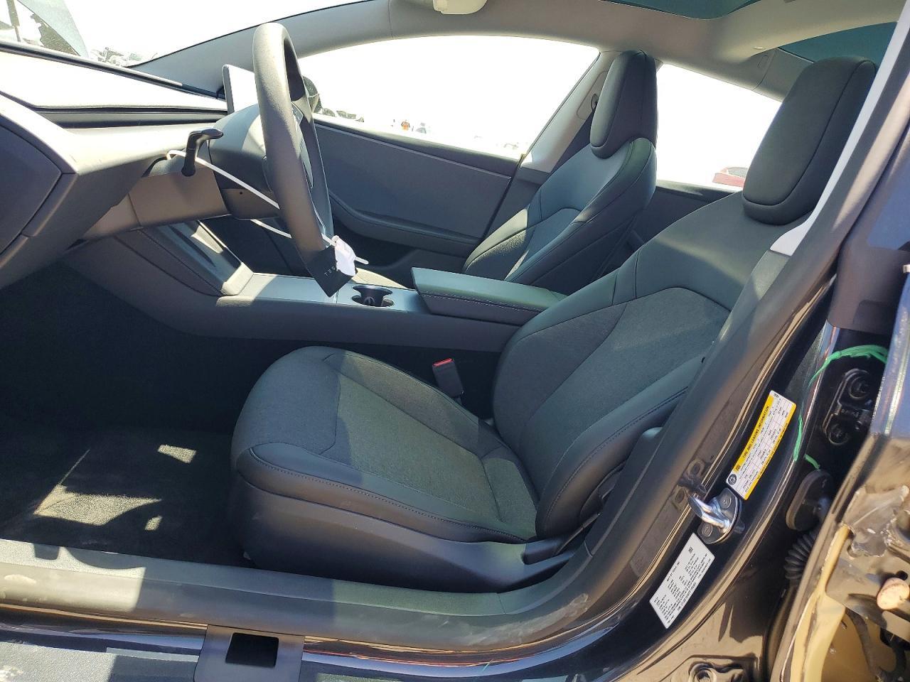 2026 Tesla Model 3 - Фото 7