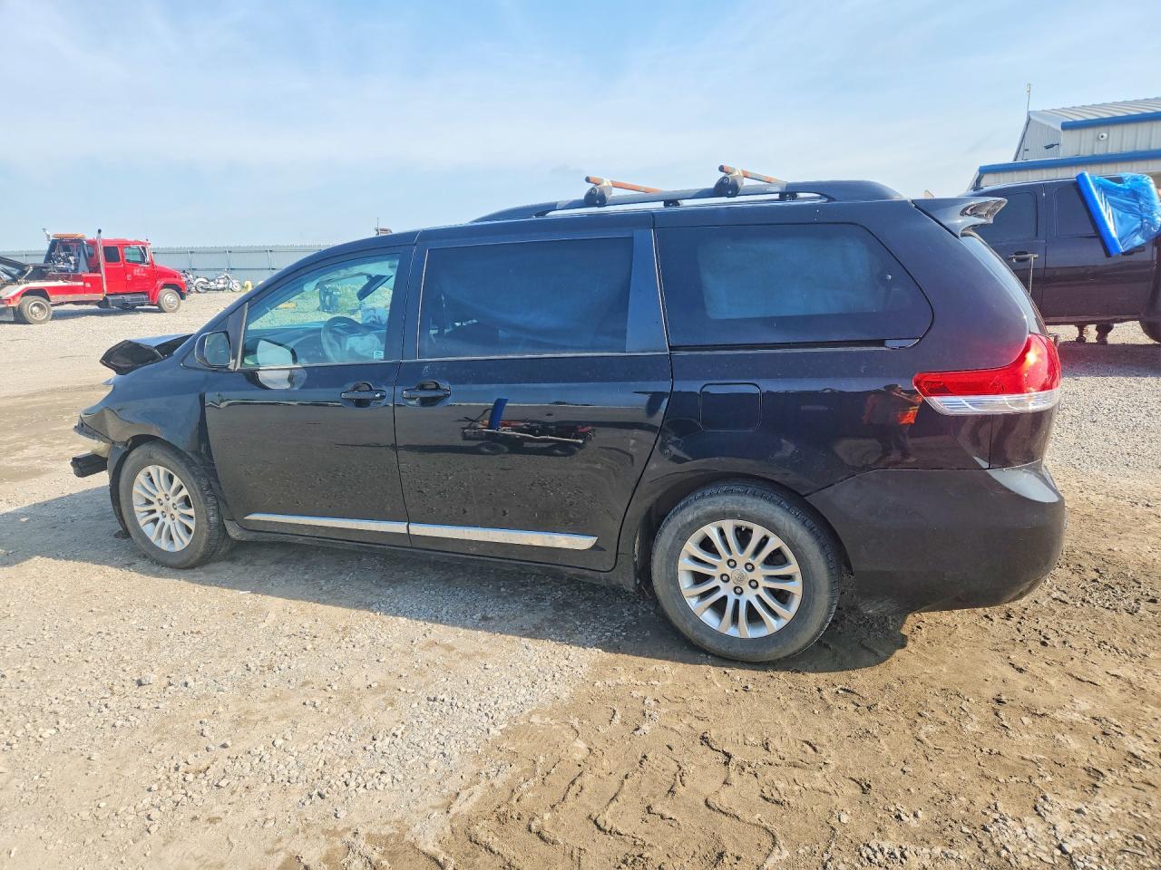 2014 Toyota Sienna Xle 8-Passenger - Фото 2