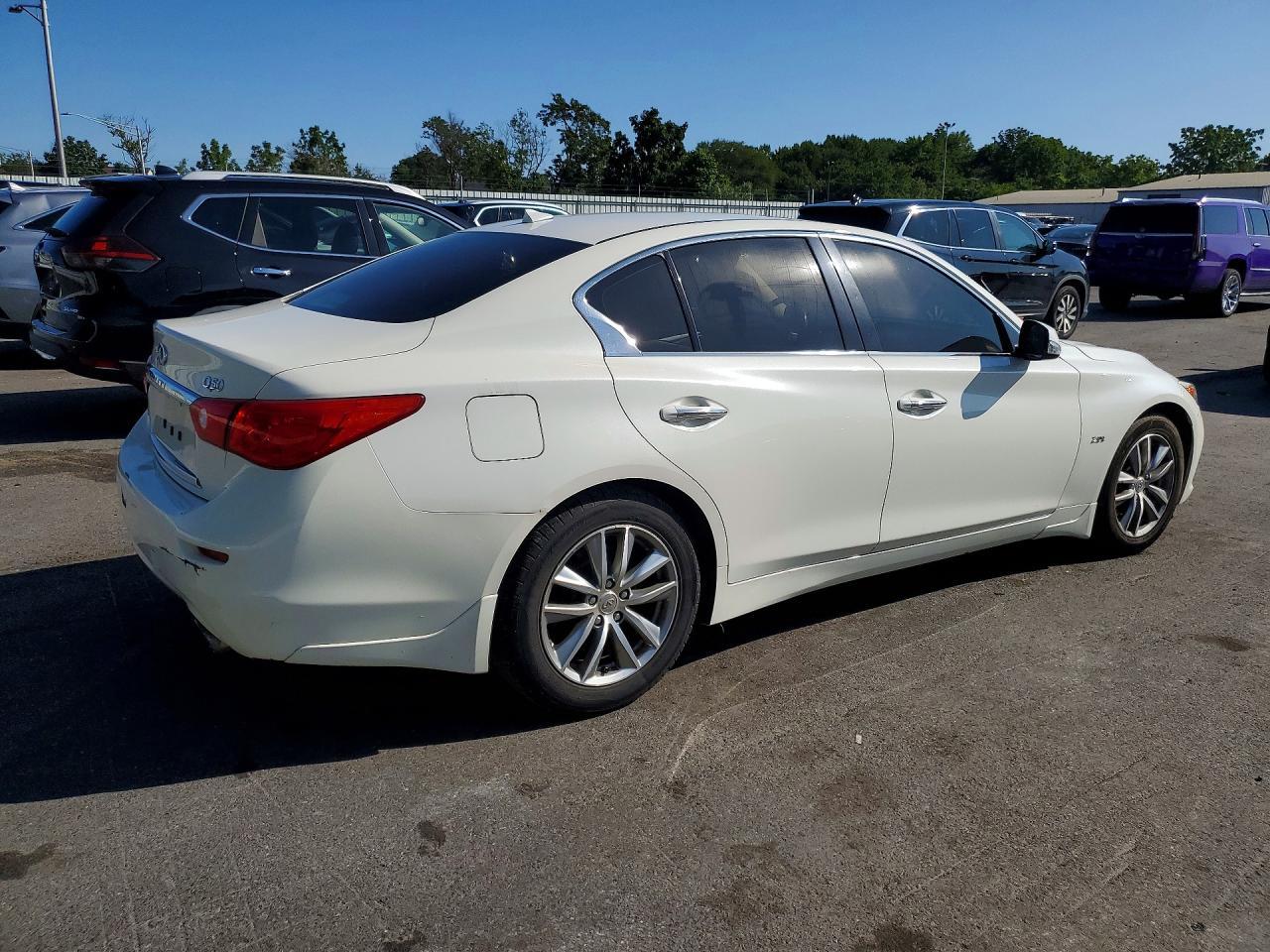 2016 Infiniti Q50 3.0T Premium - Фото 3