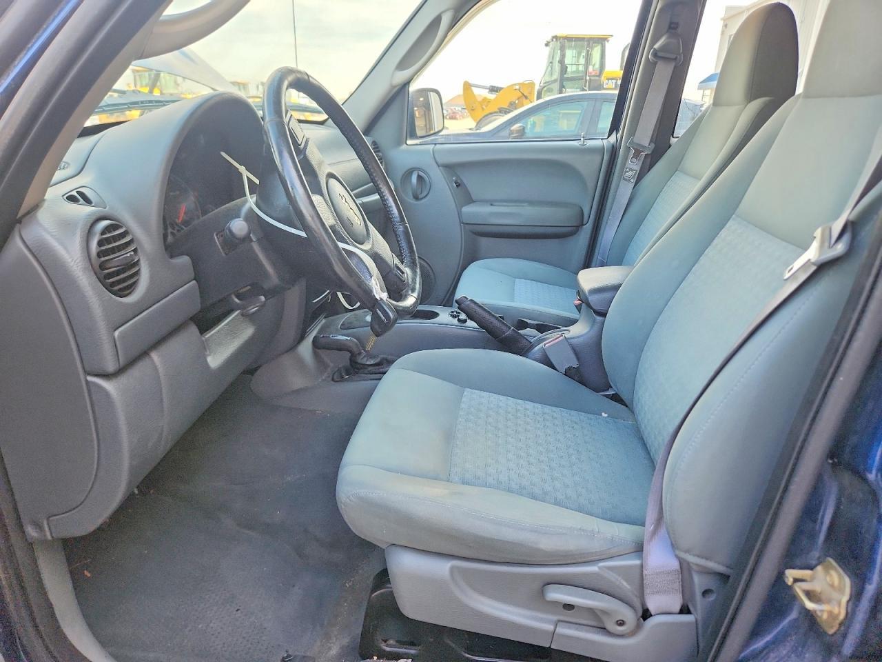 2005 Jeep Liberty Sport - Image 7