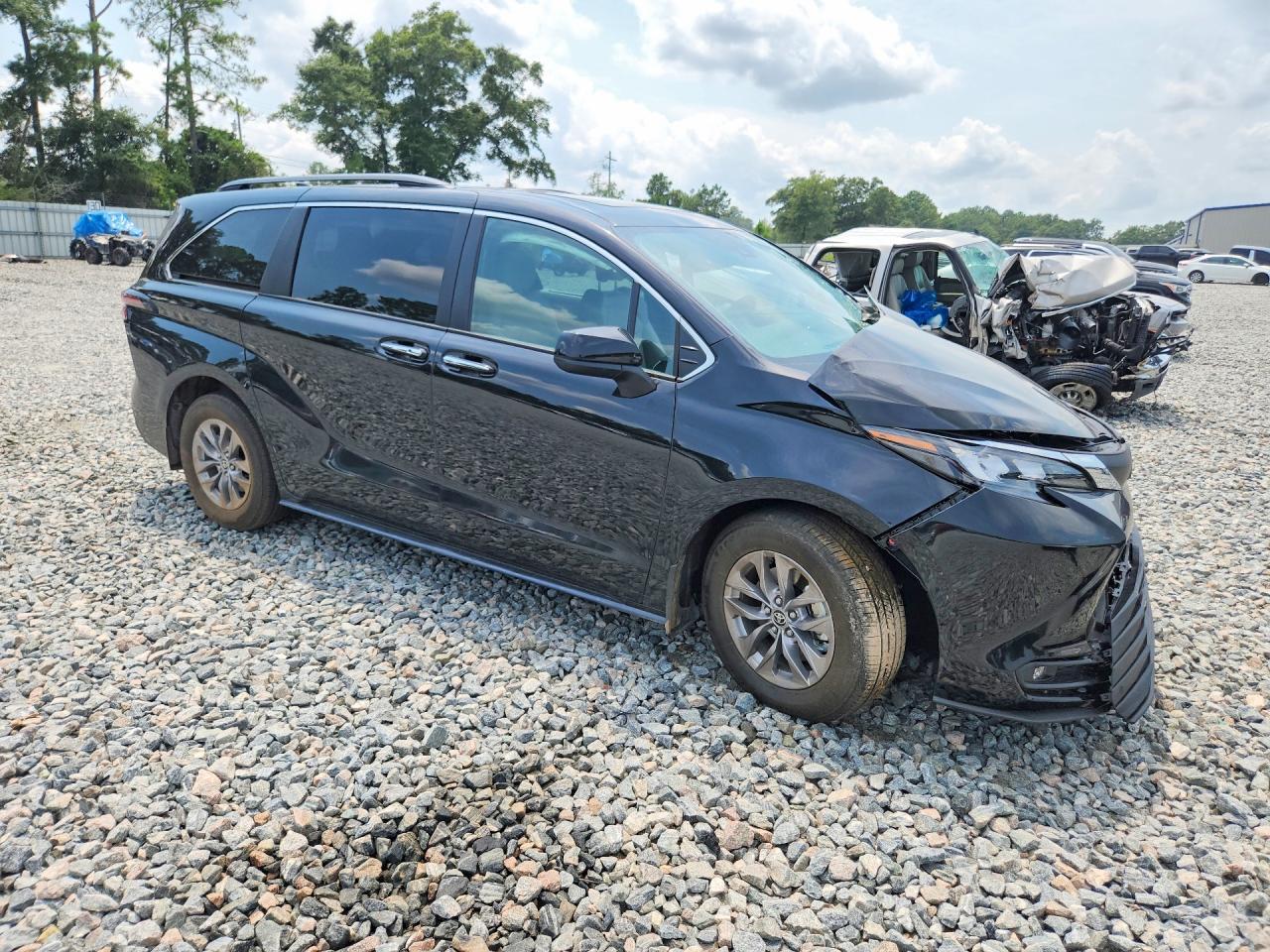 2026 Toyota Sienna Xle 7-Passenger - Image 4