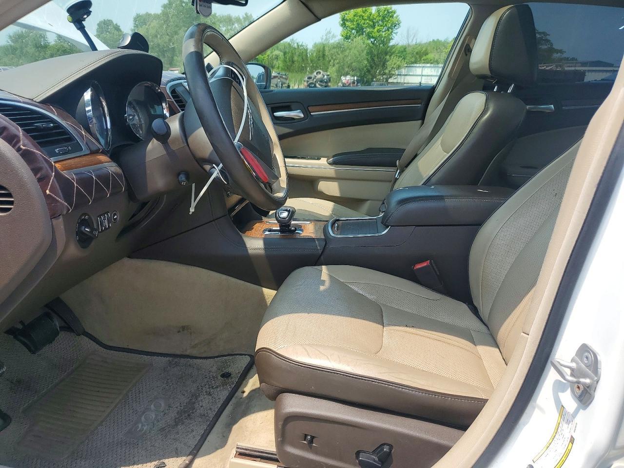2013 Chrysler 300C Luxury - Image 7