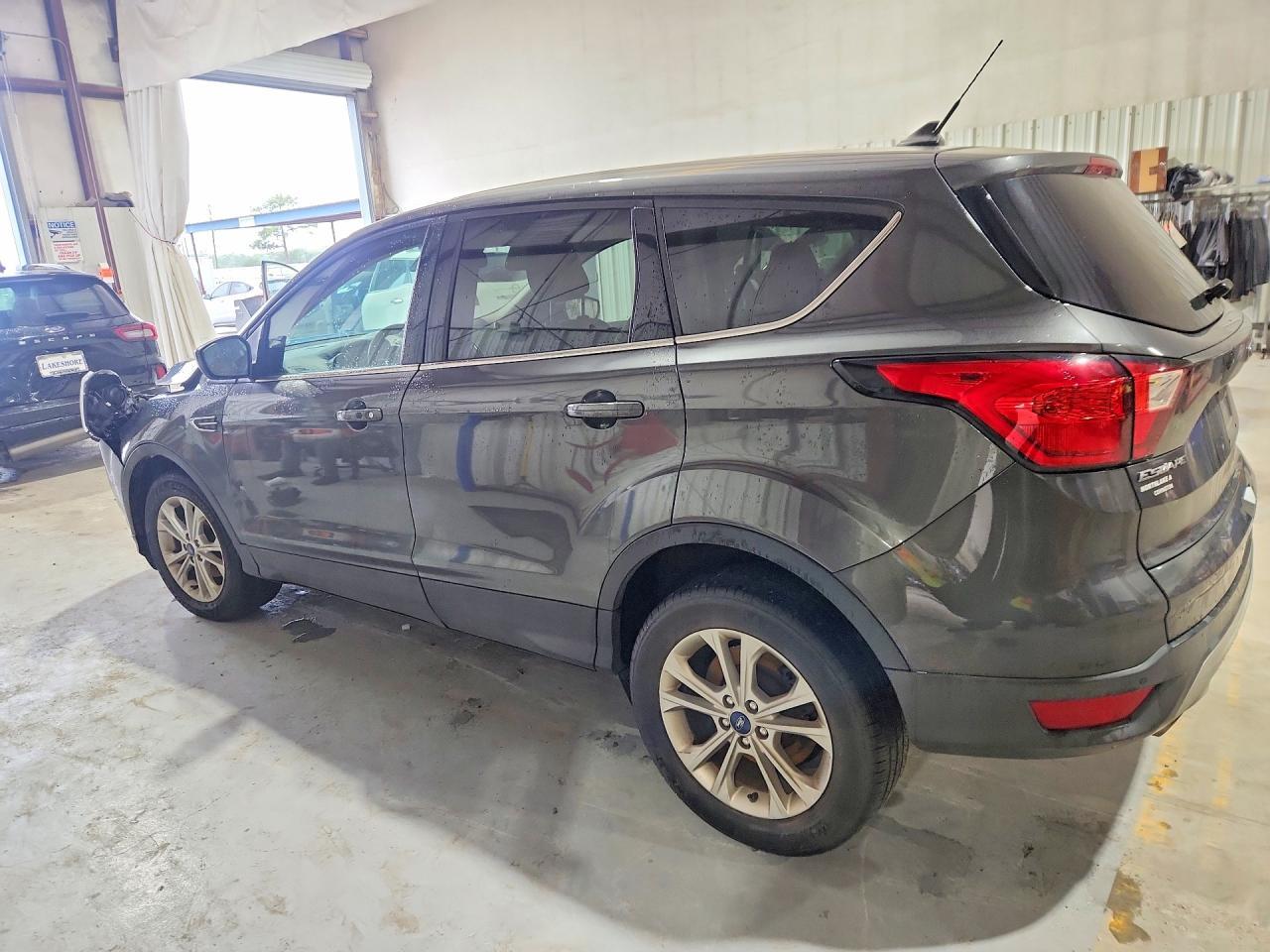 2019 Ford Escape Se - Фото 2