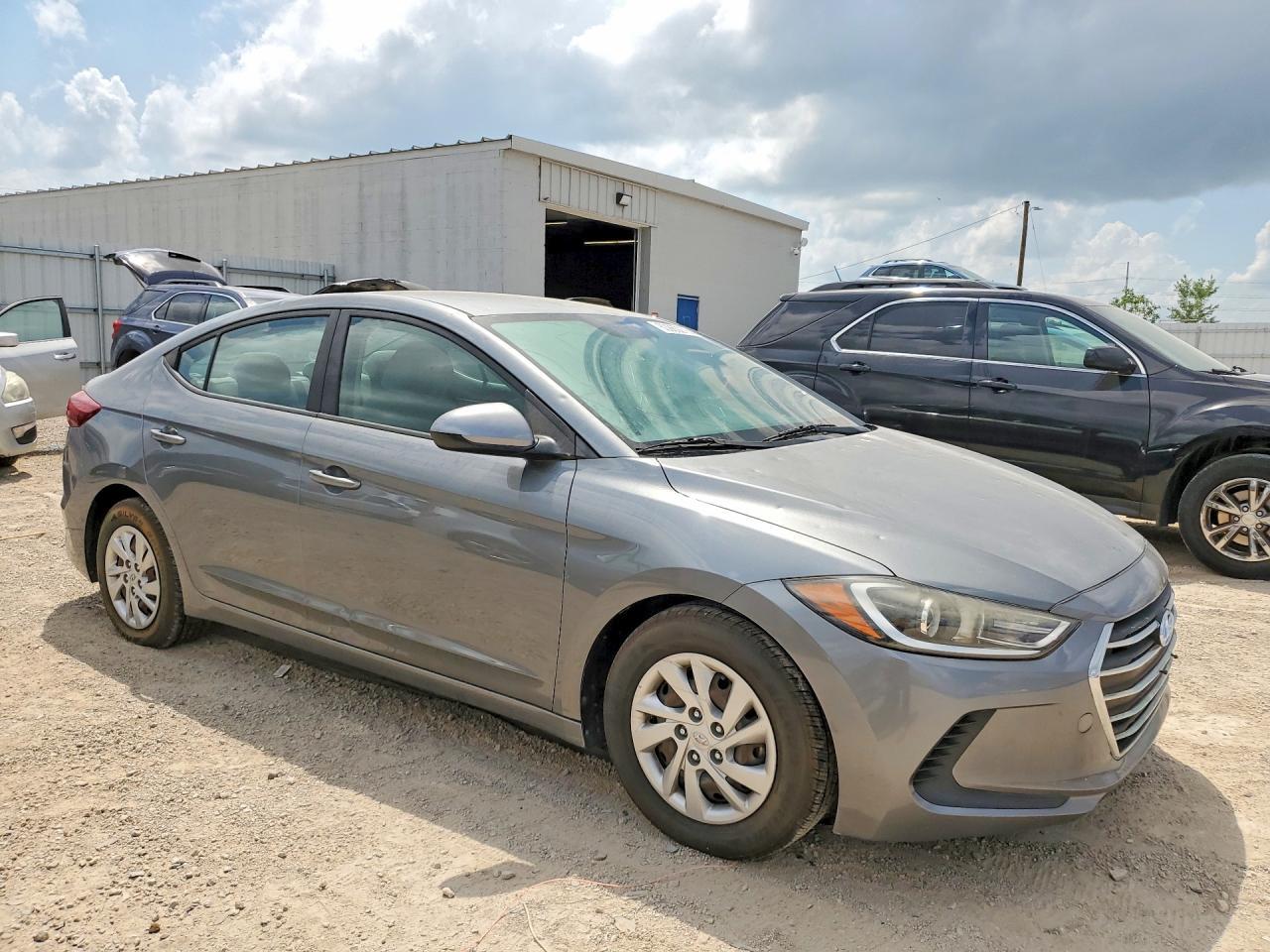 2017 Hyundai Elantra Se - Фото 4