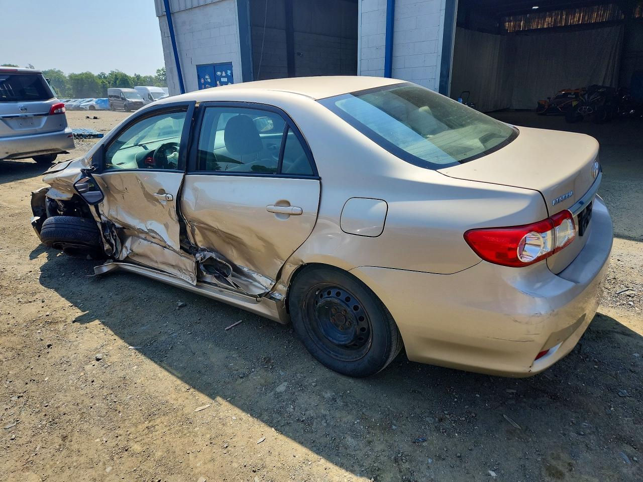 2011 Toyota Corolla Le - Image 2