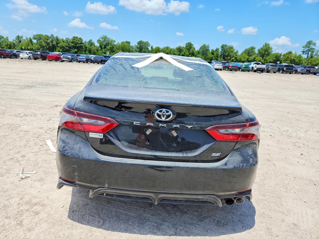 2021 Toyota Camry Se - Image 6