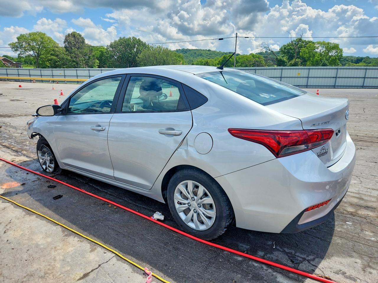 2021 Hyundai Accent Se - Фото 2