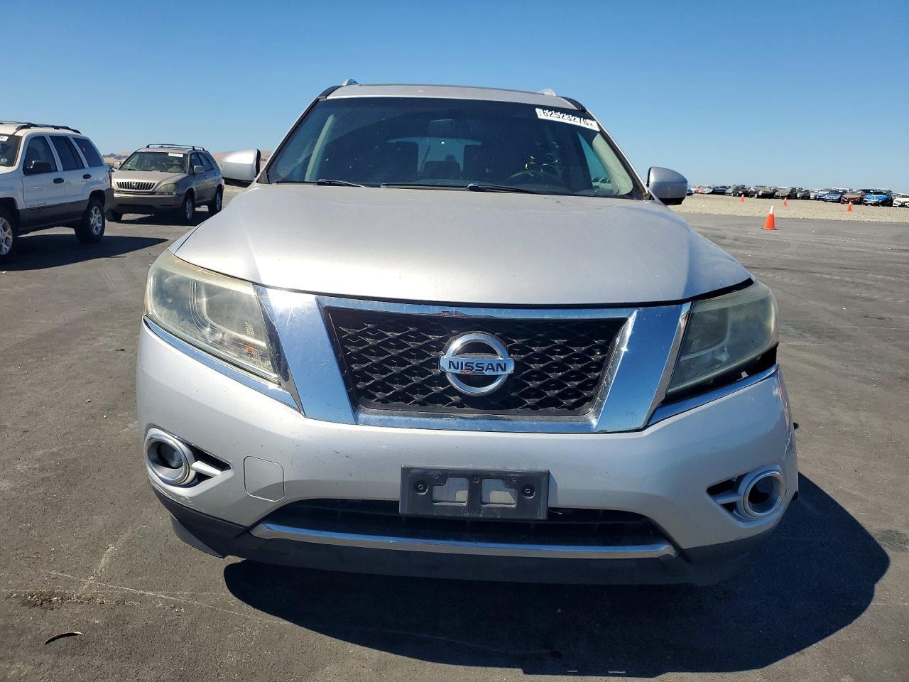 2014 Nissan Pathfinder S - Image 5