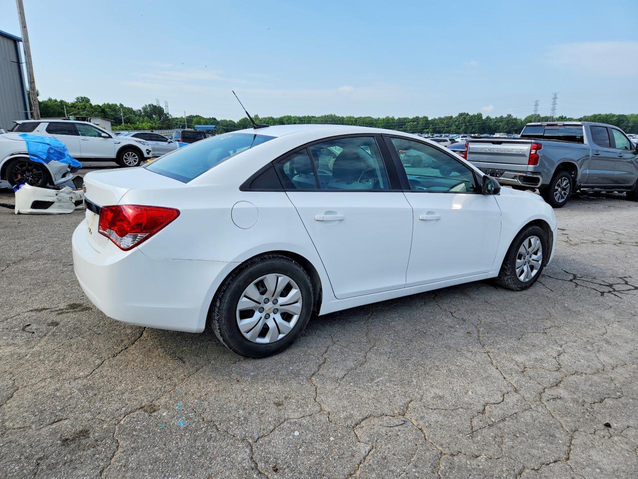2014 Chevrolet Cruze Ls - Image 3