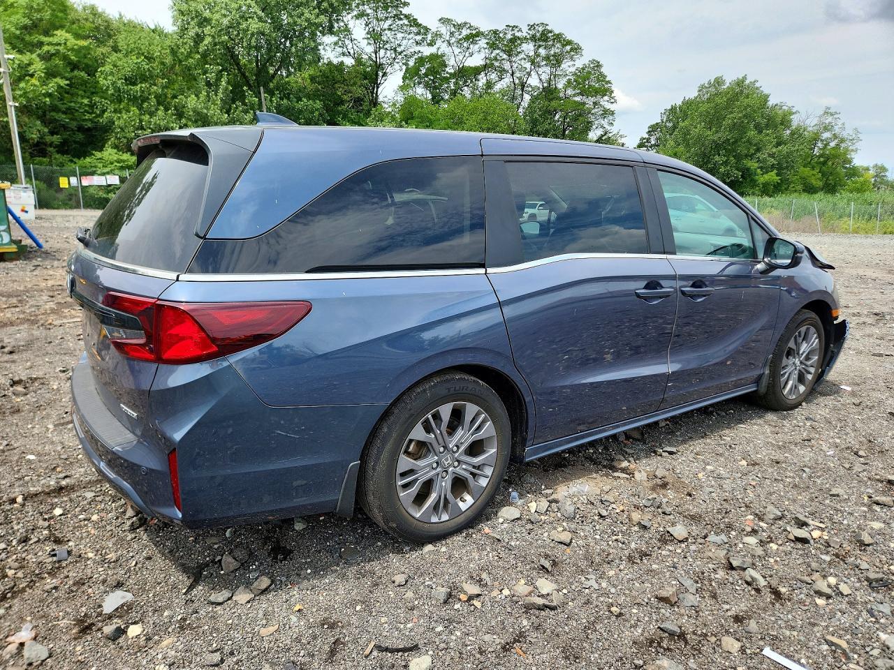 2026 Honda Odyssey Touring - Image 3