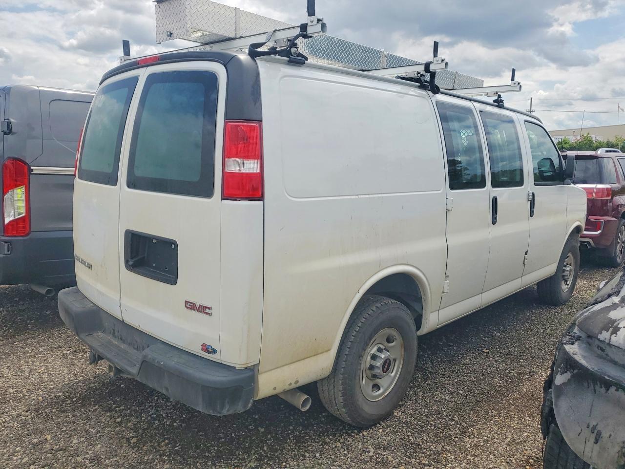2022 GMC Savana G2500 - Image 3