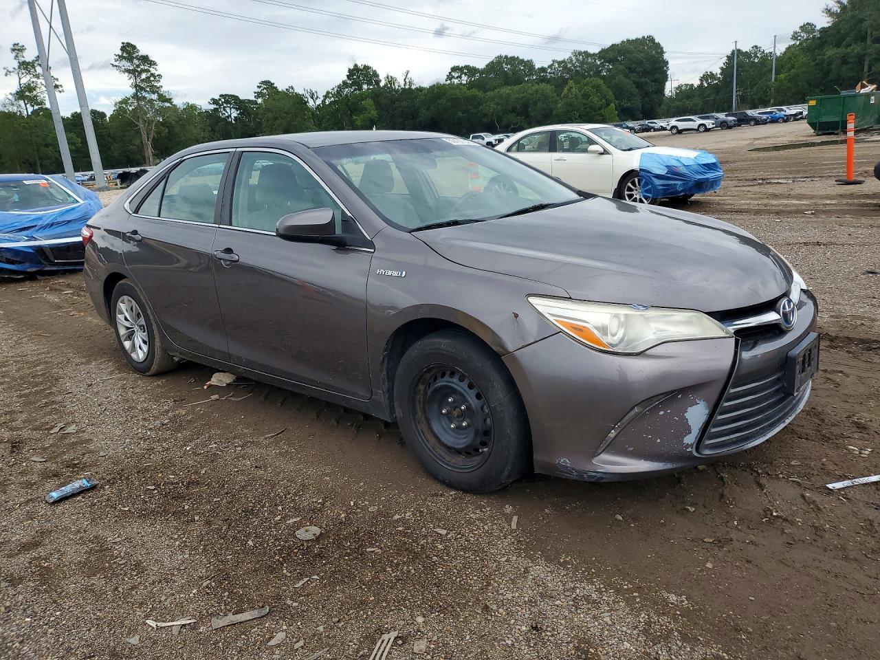 2017 Toyota Camry Hybrid Le - Image 4
