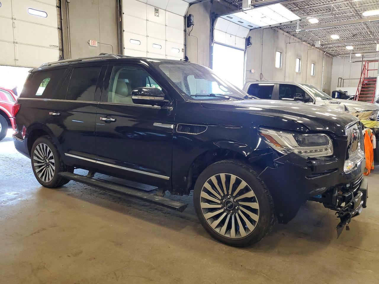 2019 Lincoln Navigator Reserve - Image 4
