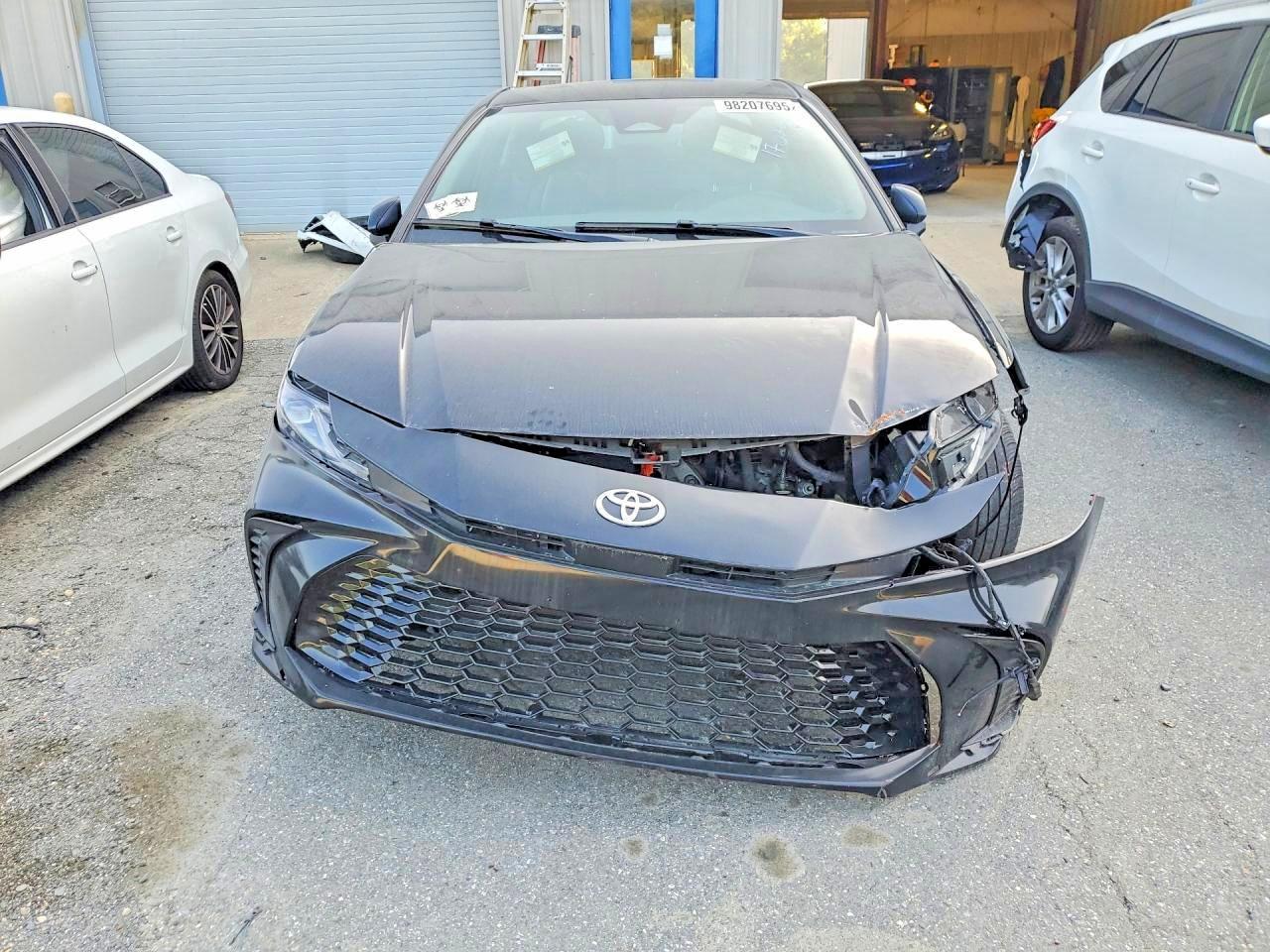 2025 Toyota Camry Se - Image 5