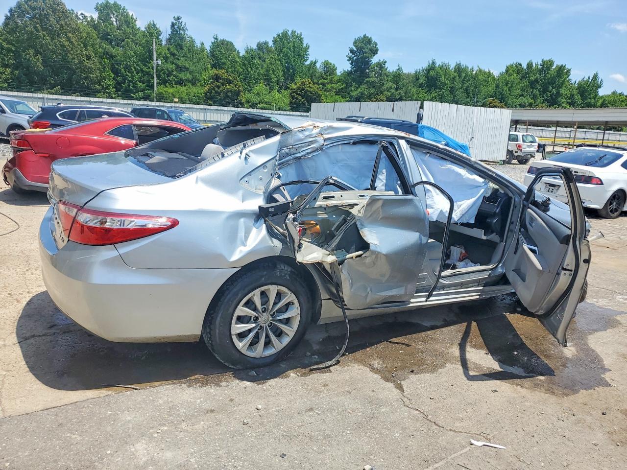 2015 Toyota Camry Le - Фото 3