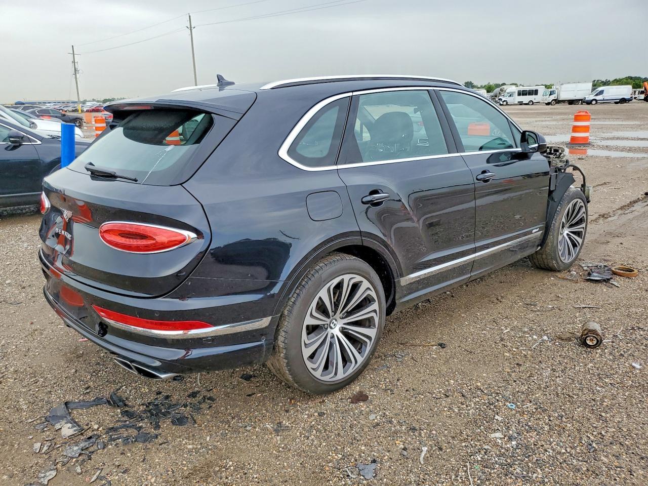 2021 Bentley Bentayga - Фото 3