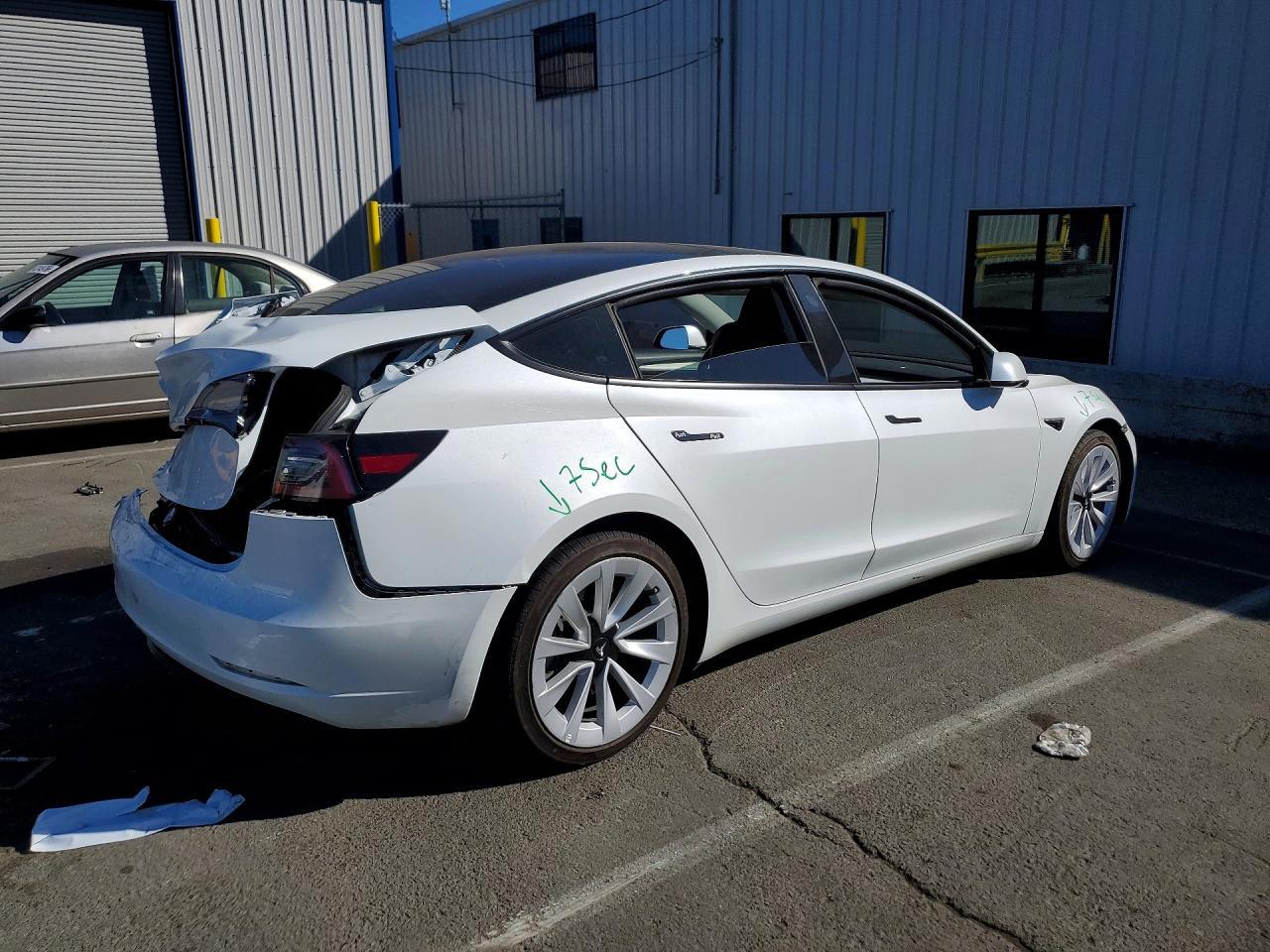 2023 Tesla Model 3 - Фото 3