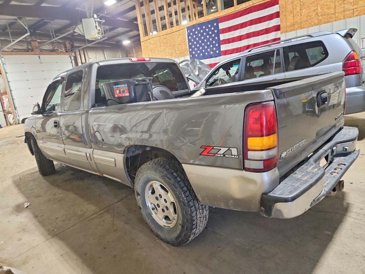 2000 Chevrolet Silverado K1500 - Image 2