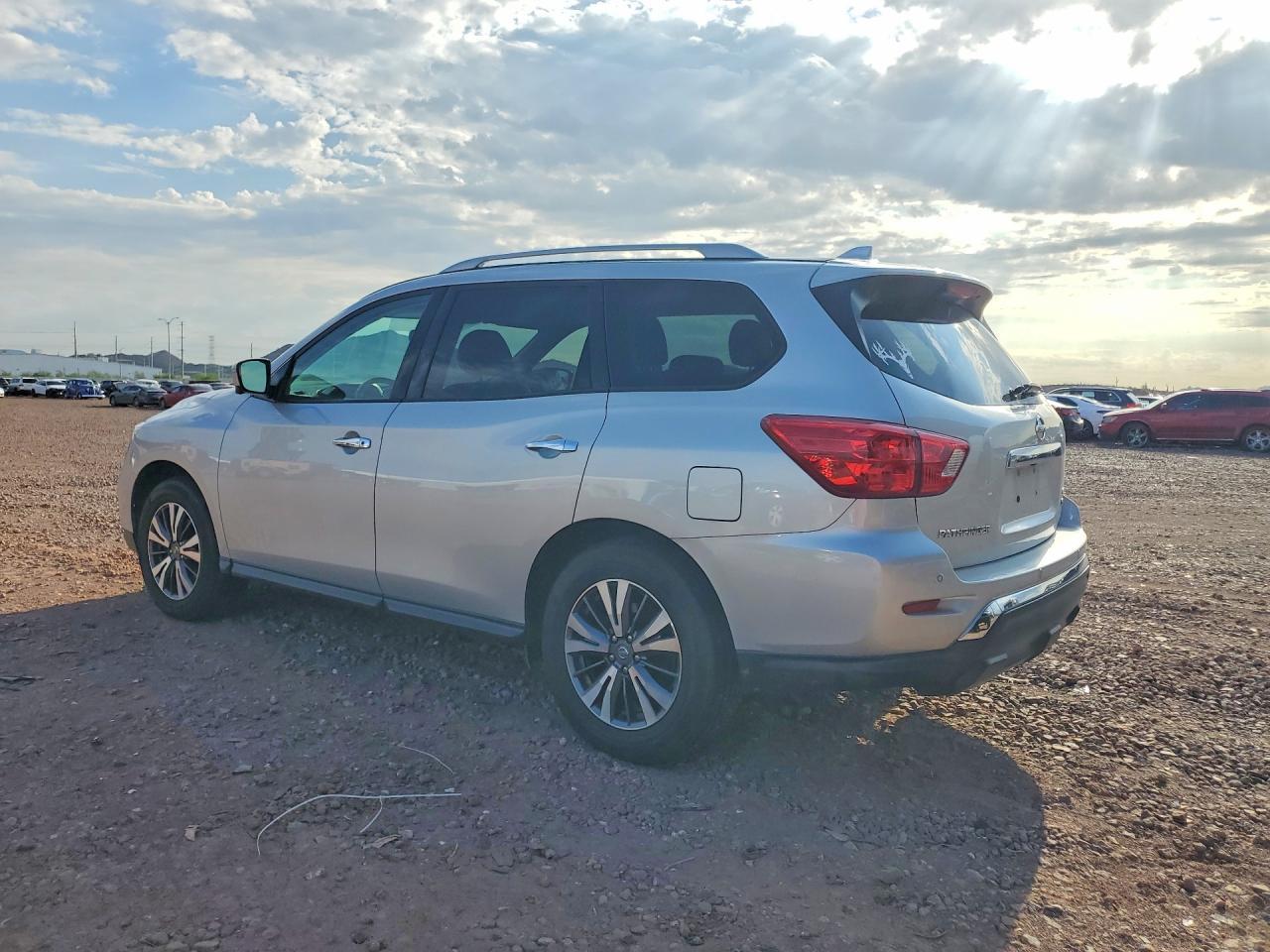 2020 Nissan Pathfinder Sl - Фото 2