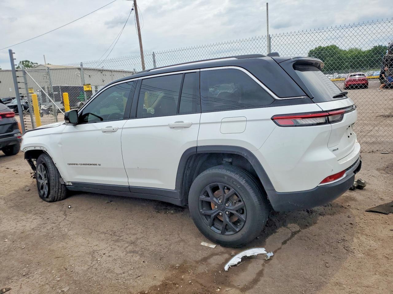 2022 Jeep Grand Cherokee Limited - Image 2