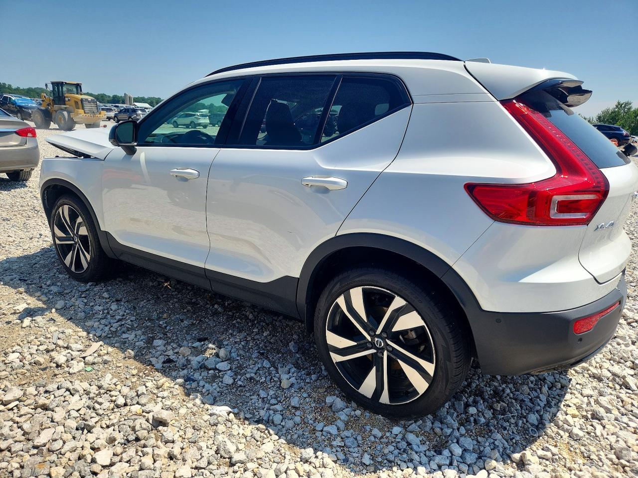 2024 Volvo Xc40 Plus - Фото 2
