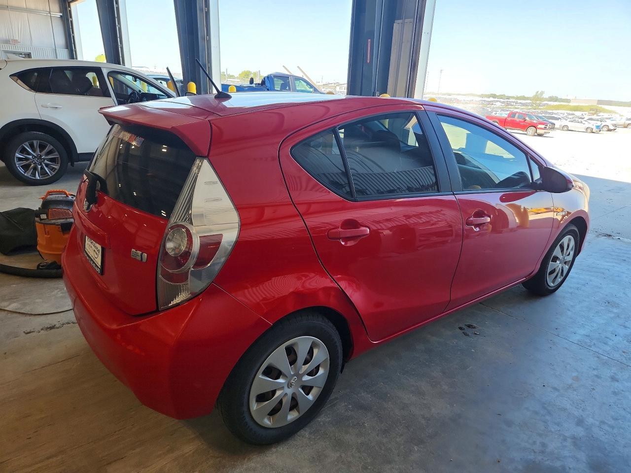2012 Toyota Prius C Two - Фото 3