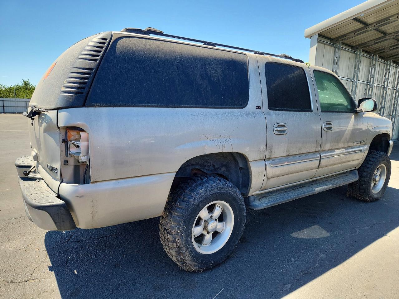 2004 GMC Yukon Xl K1500 - Фото 3