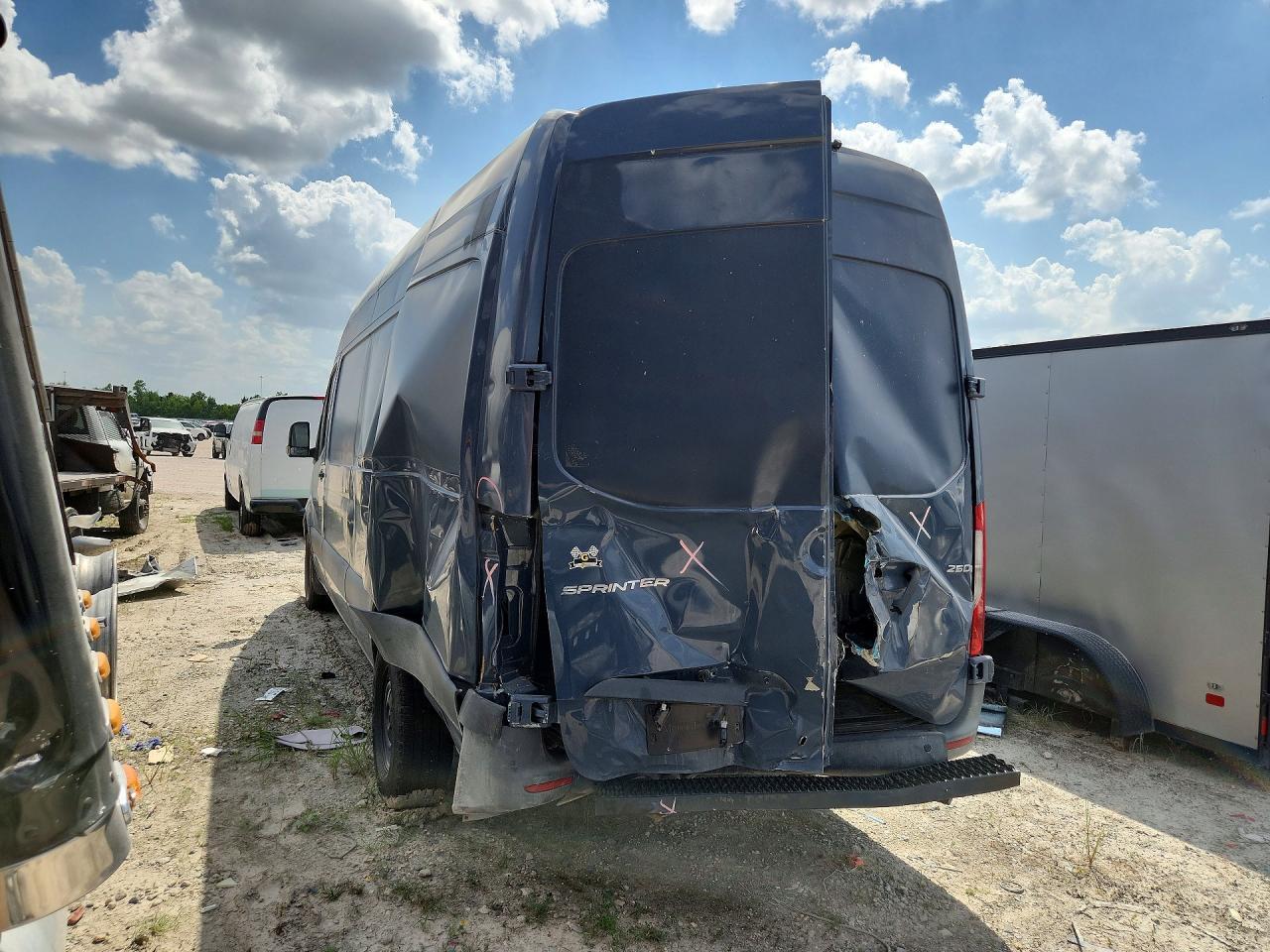 2019 Mercedes-Benz Sprinter 2500/3500 Delivery Van - Фото 2