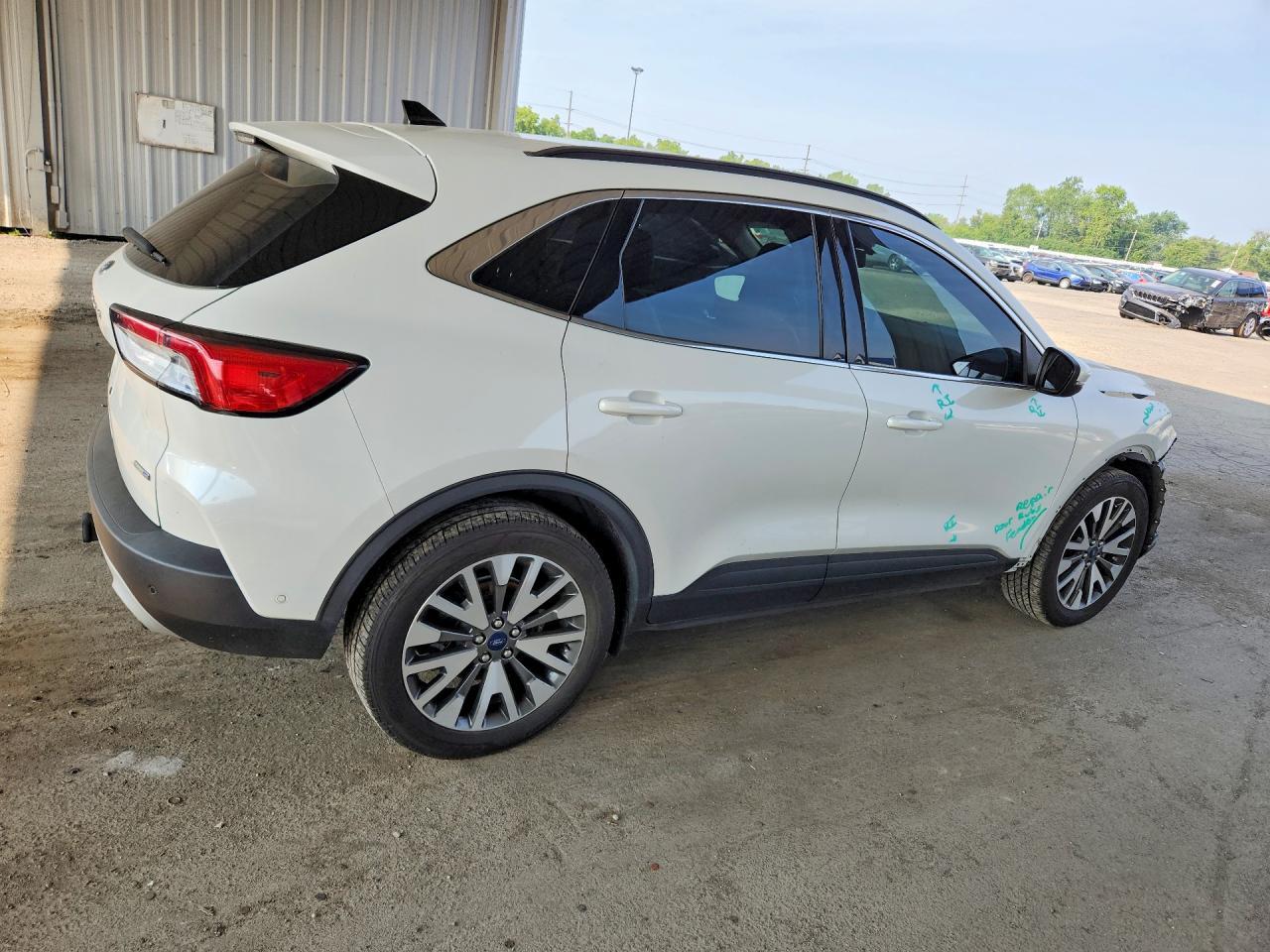 2020 Ford Escape Titanium - Фото 3
