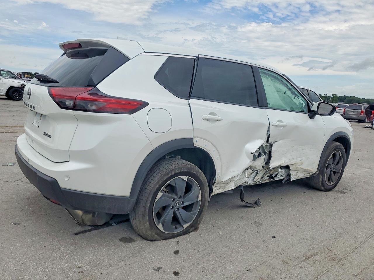 2024 Nissan Rogue Sv - Image 3