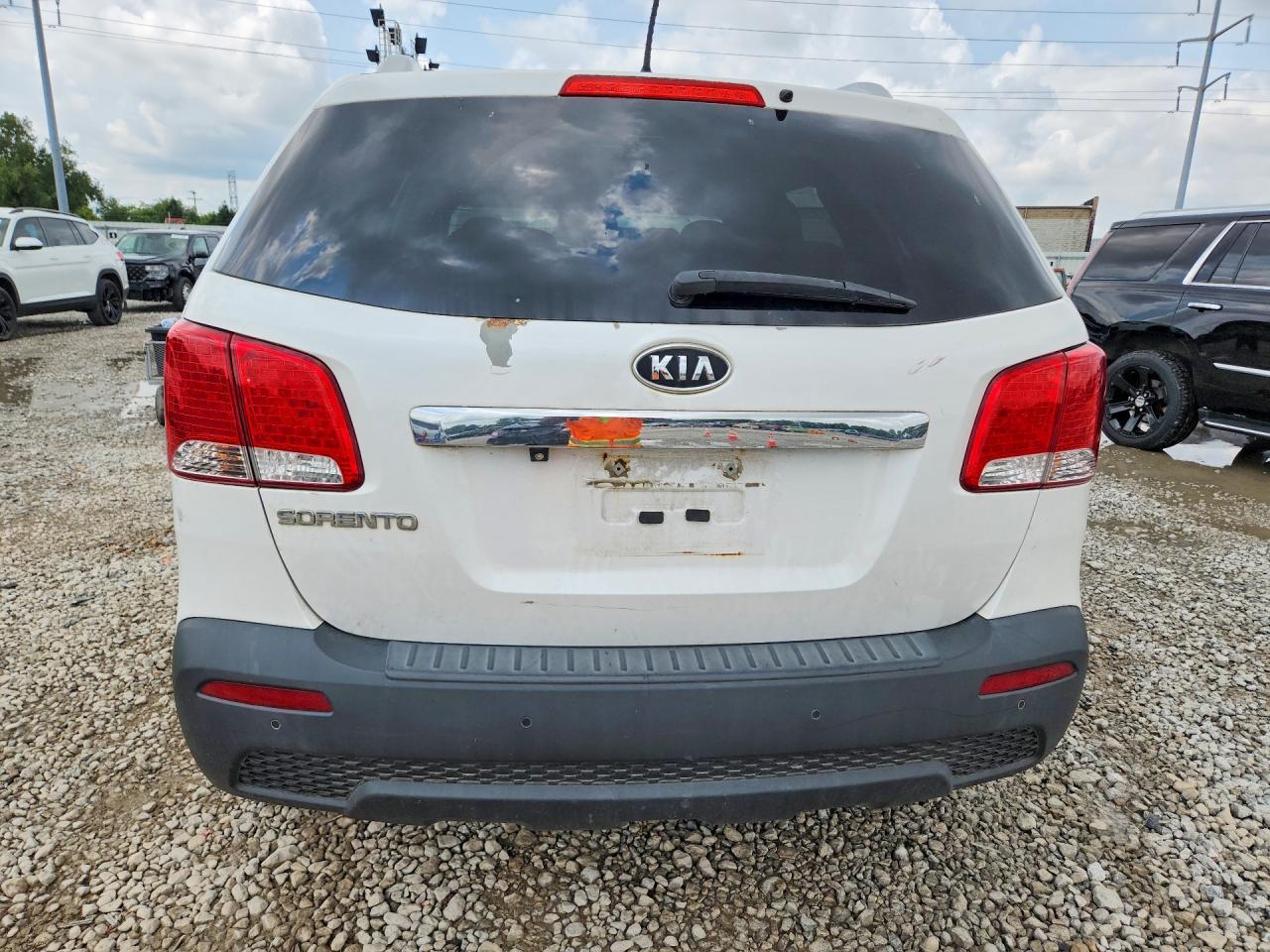 2011 Kia Sorento Lx - Image 6