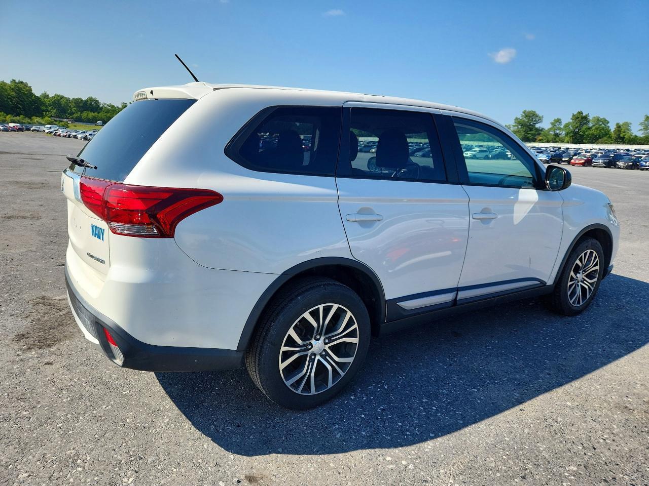 2016 Mitsubishi Outlander Es - Фото 3