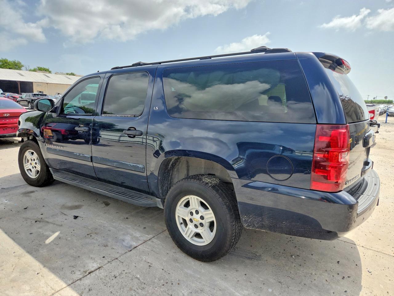 2008 Chevrolet Suburban K1500 Ls - Image 2