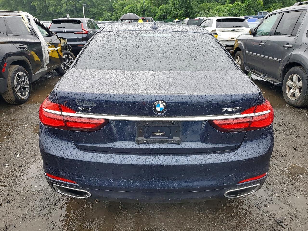 2018 BMW 750 Xi - Image 6