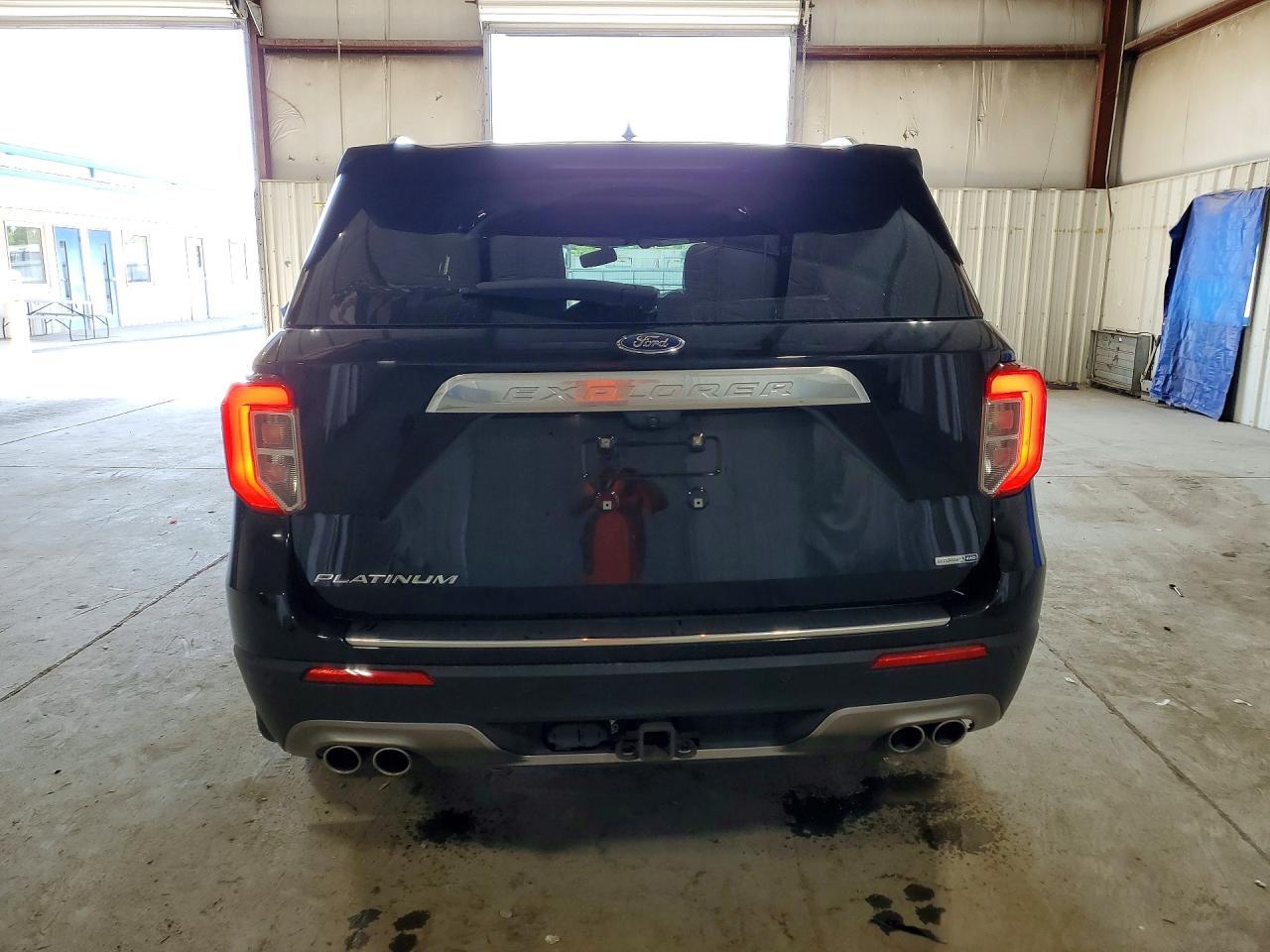 2020 Ford Explorer Platinum - Image 6