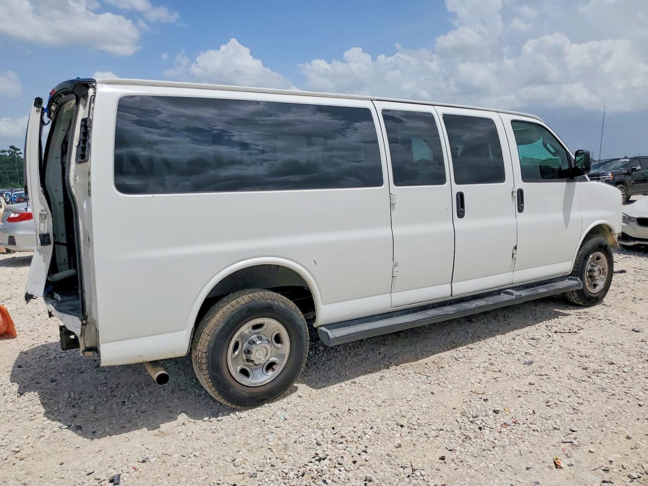 2020 Chevrolet Express G3500 Lt - Image 3