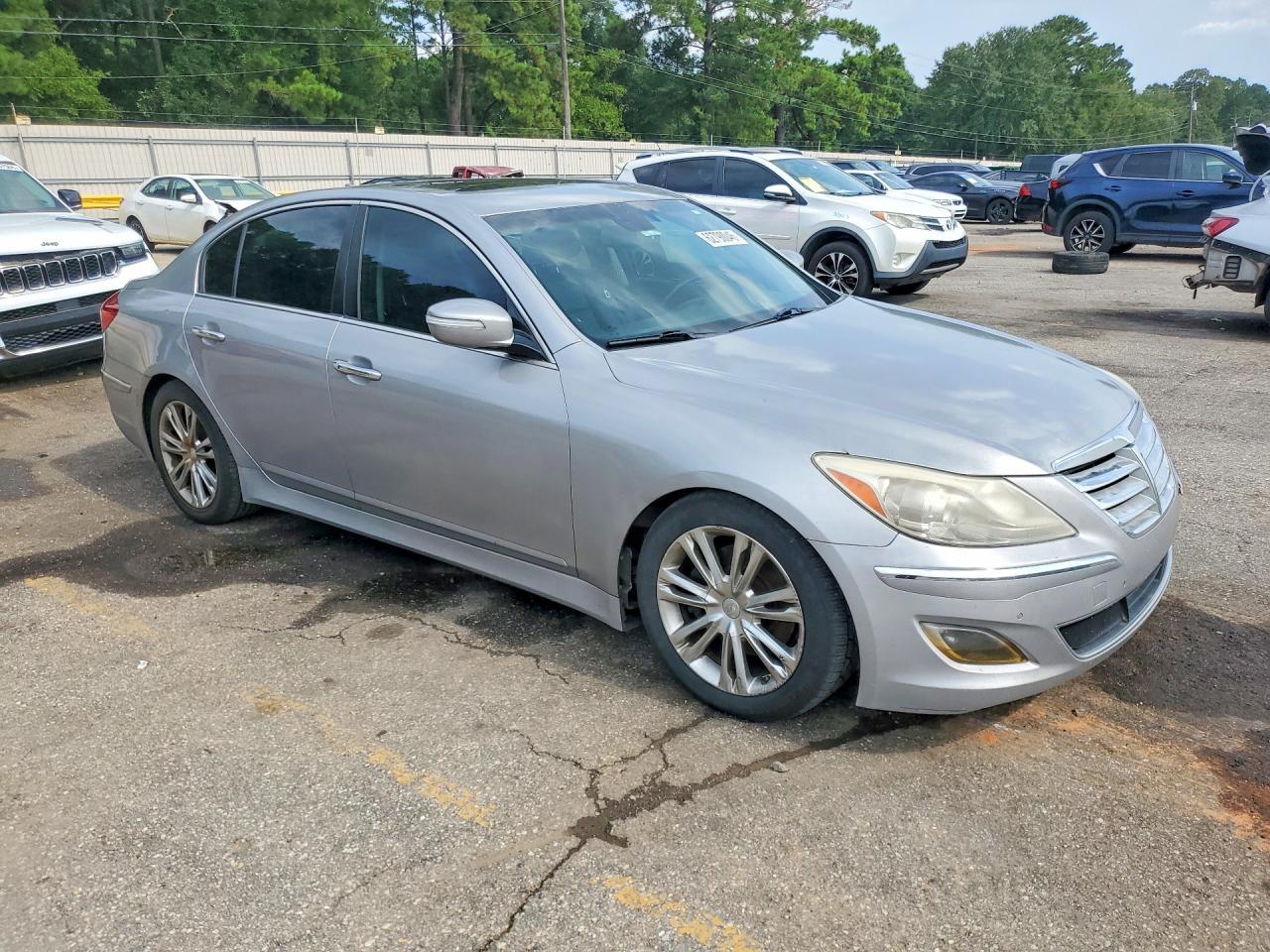 2013 Hyundai Genesis 3.8L - Фото 4