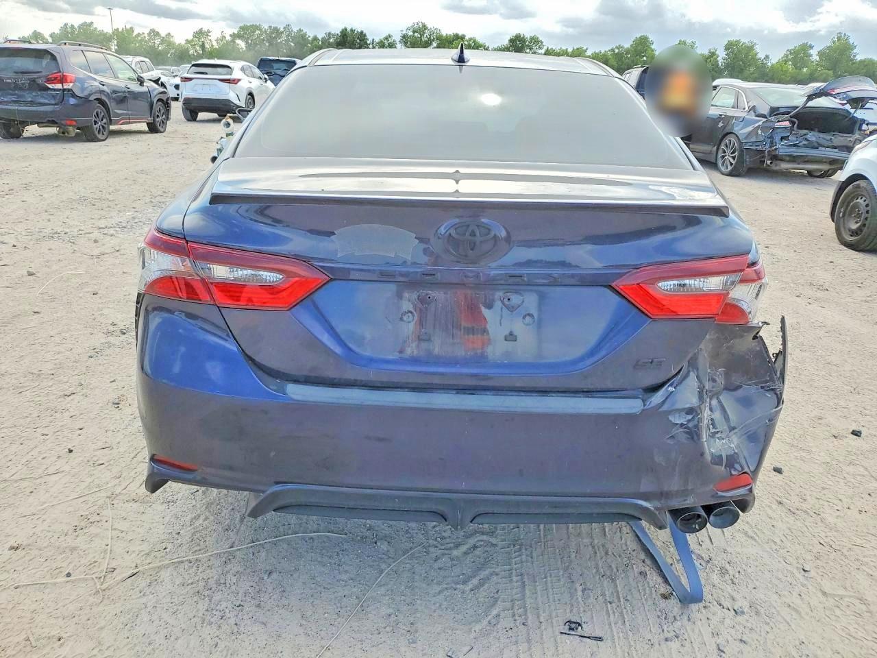 2022 Toyota Camry Se - Image 6