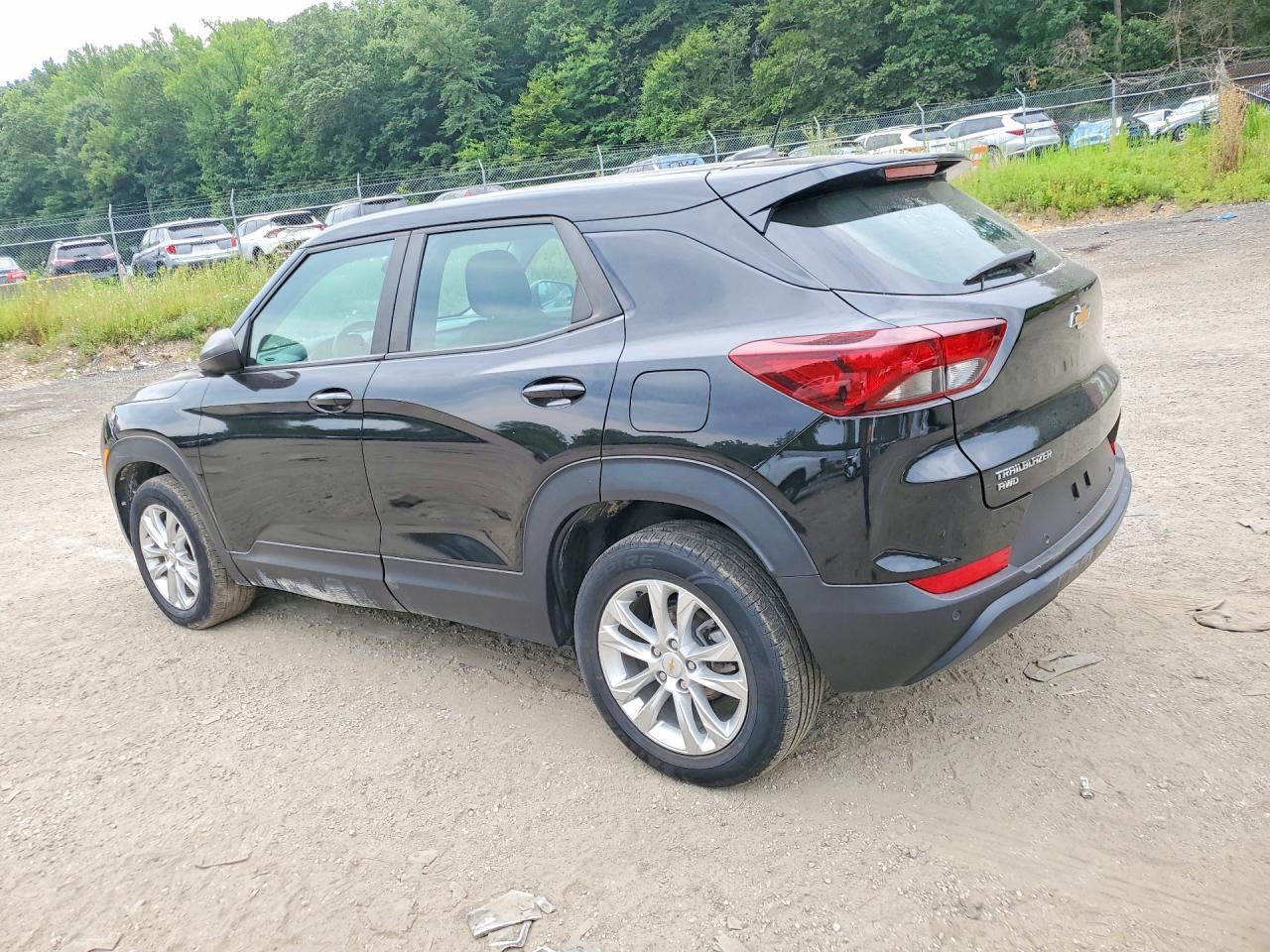 2022 Chevrolet Trailblazer Ls - Image 2