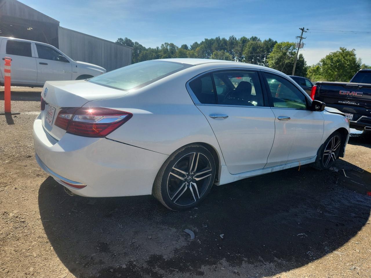 2017 Honda Accord Sport - Image 3