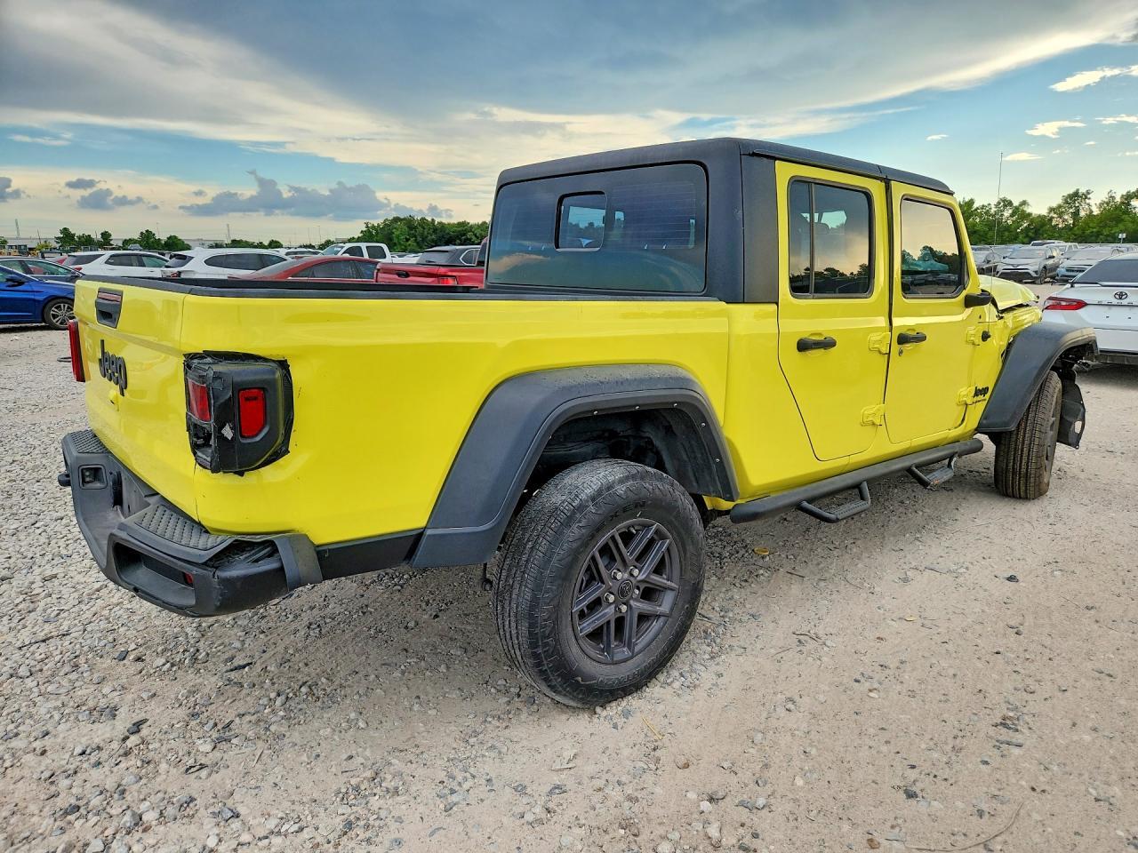 2023 Jeep Gladiator Sport - Image 3