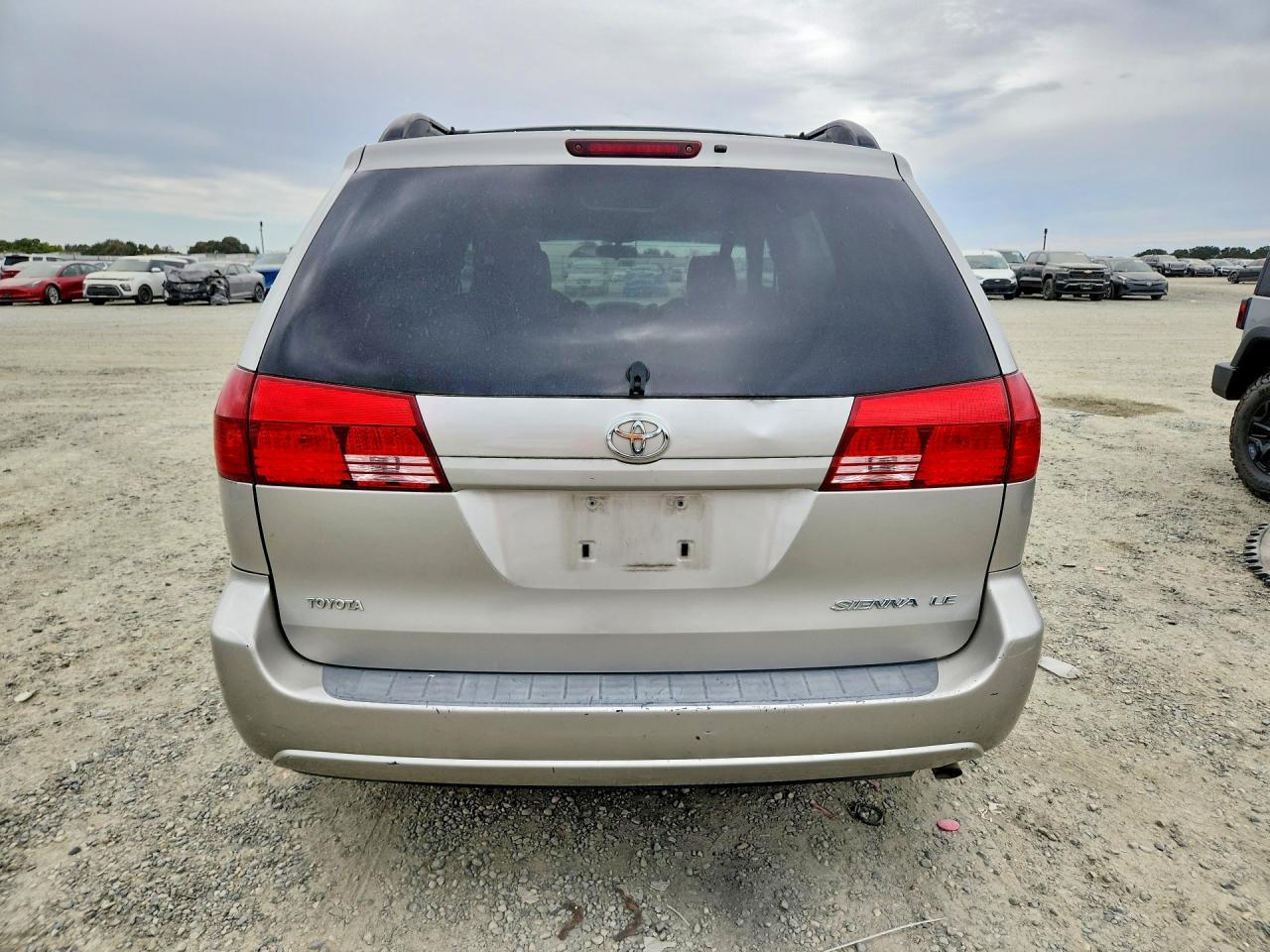 2004 Toyota Sienna Le 7 Passenger - Image 6