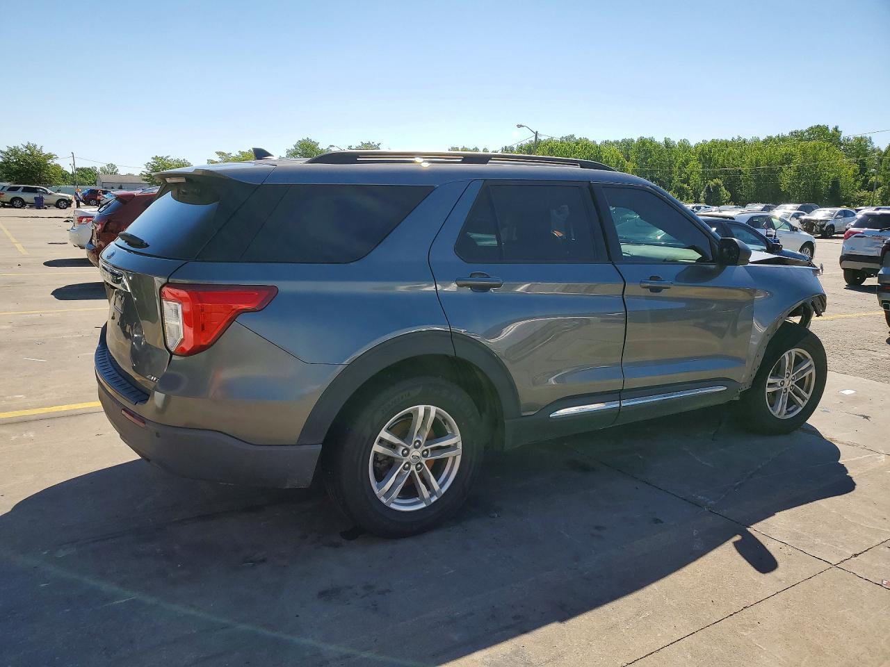 2022 Ford Explorer - Фото 3